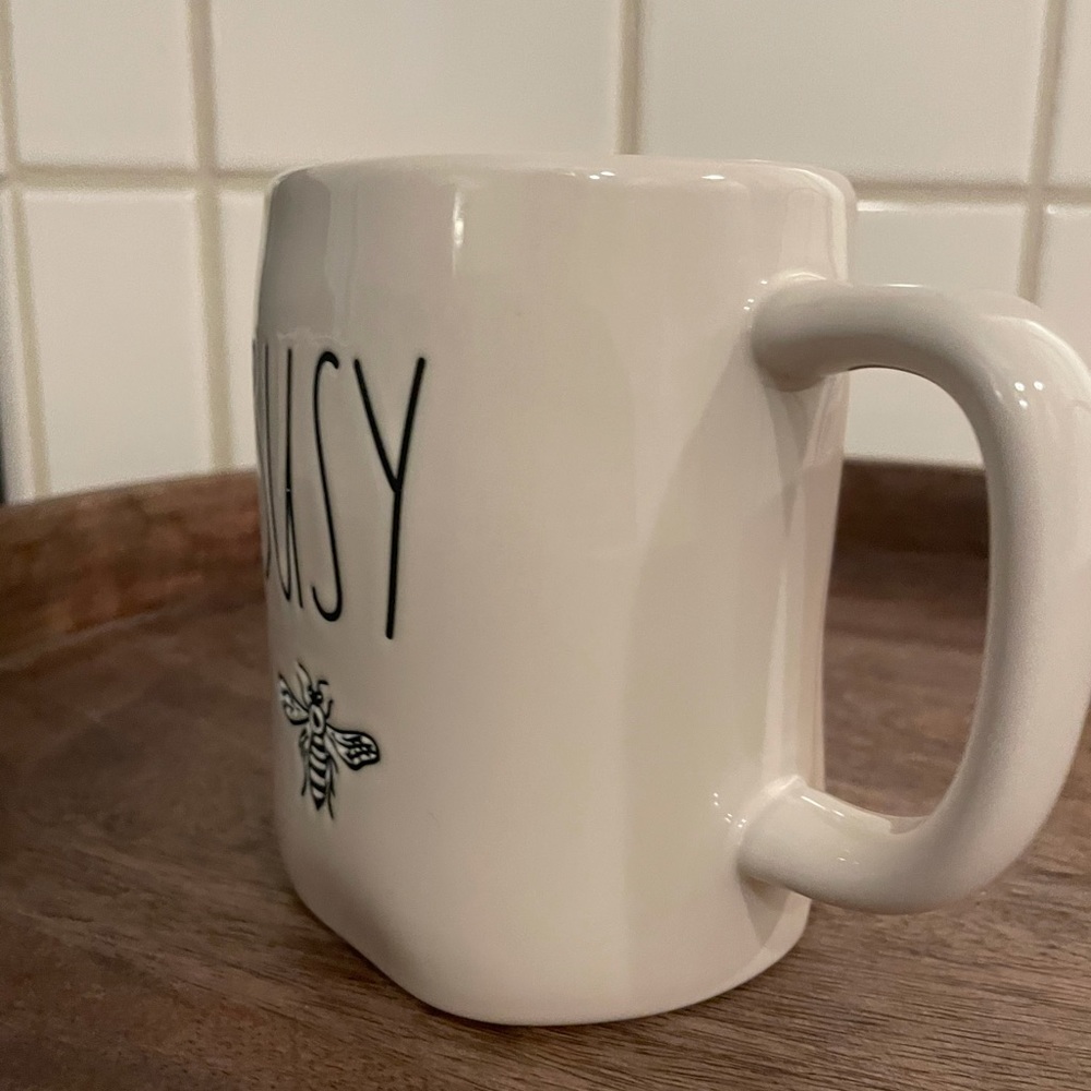 Rae Dunn ceramic mug busy bee white - Picture 5 of 6